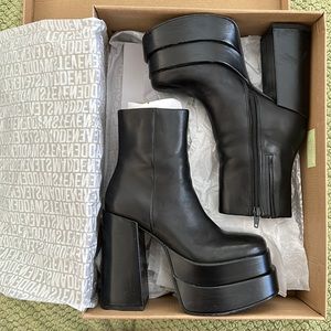 Cobra Steve madden boots